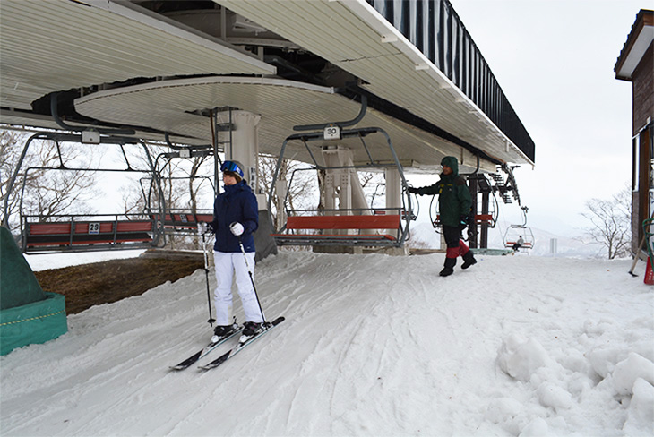 Getting on and off lifts - Japan Ski Guide