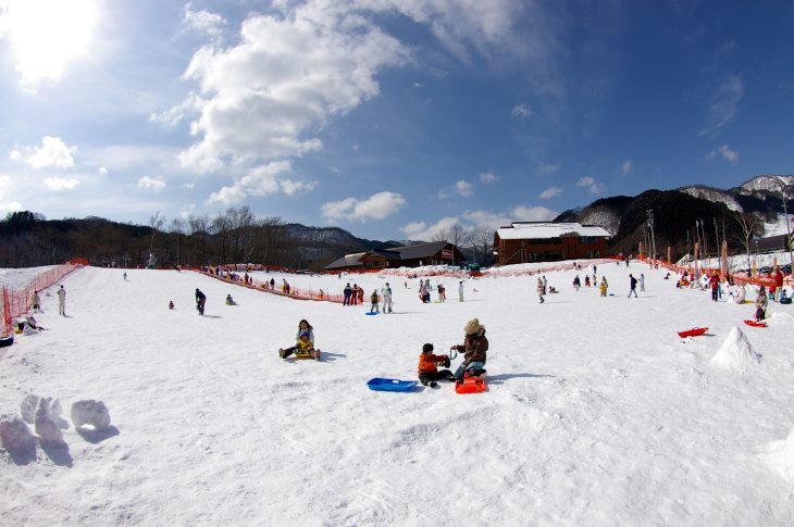 Have more fun skiing/snowboarding with the family! Six ski resorts ...